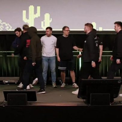 Jogador de Counter-Strike agride rival no palco e recebe banimento de 10 anos