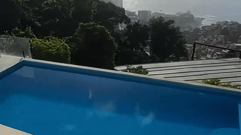 O imóvel era ocupado pelo traficante Ednaldo Pereira Souza, conhecido como “Dada”, apontado como um dos líderes de facções do sul da Bahia que fugiram do Conjunto Penal de Eunápolis, em 2024