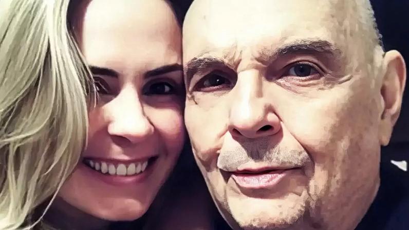 Ana Paula Renault posa com o pai