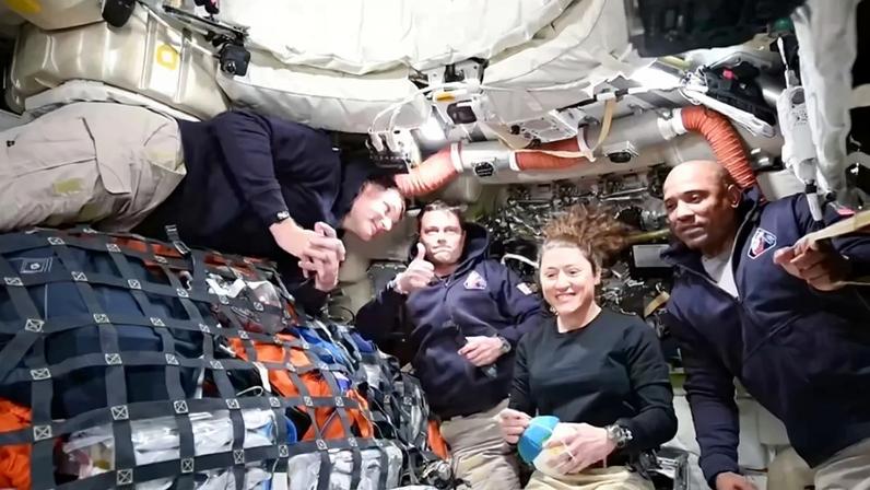 Astronautas da Artemis II no espaço. — Foto: Divulgação/NASA