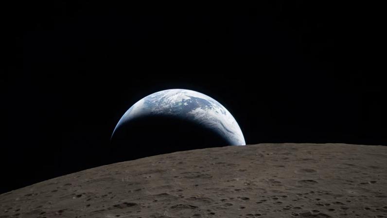 Missão Artemis II recria famosa imagem da Apollo 13; na foto, a Terra aparece se pondo atrás da Lua — Foto: Nasa