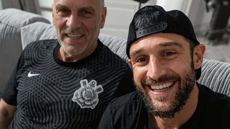 Felipe presta homenagem ao pai nas redes sociais — Foto: Reprodução