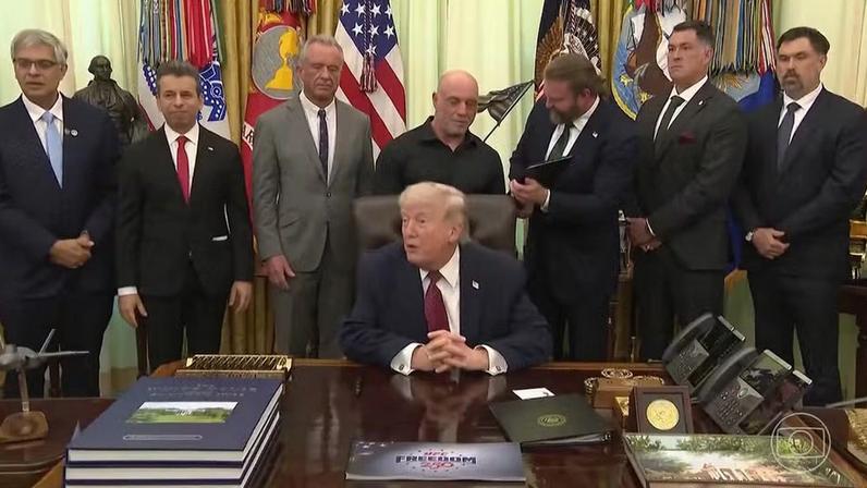 Irã volta a atacar navios em Ormuz e ameaça manter bloqueio; Trump diz que não aceitará chantagem — Foto: Reprodução/Tv Globo
