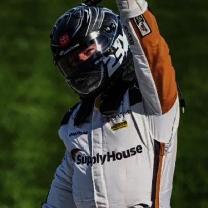 Tyler Reddick vence na prorrogação em Kansas e iguala marca de Dale Earnhardt