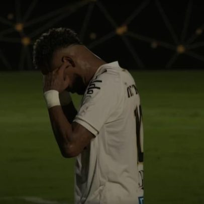 Neymar se pronuncia após polêmica por coçada na orelha