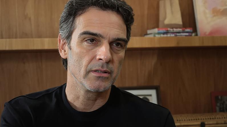 Tadeu Schmidt lamentou a morte de Oscar