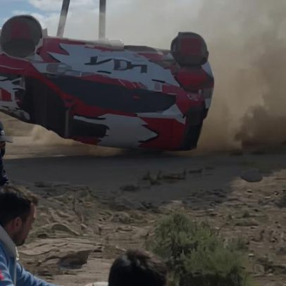 Carro capota em rali na Argentina e mata pessoa