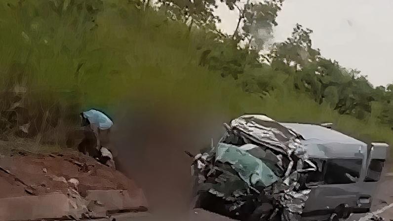 Caminhonete, van e caminhão batem em rodovia em Goiás; oito pessoas morreram e outras oito ficaram feridas