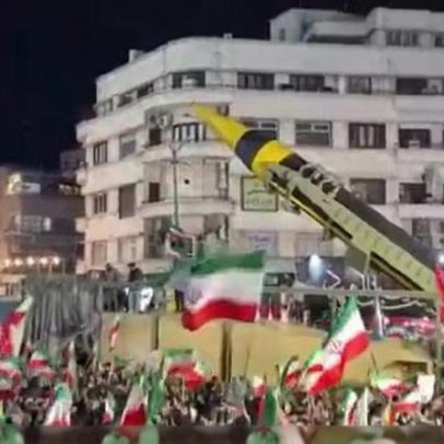Irã exibe mísseis balísticos em desfile militar em Teerã