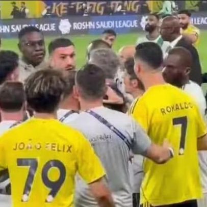 Provocação de Ronaldo a ex-companheiro é flagrada após vitória do Al-Nassr