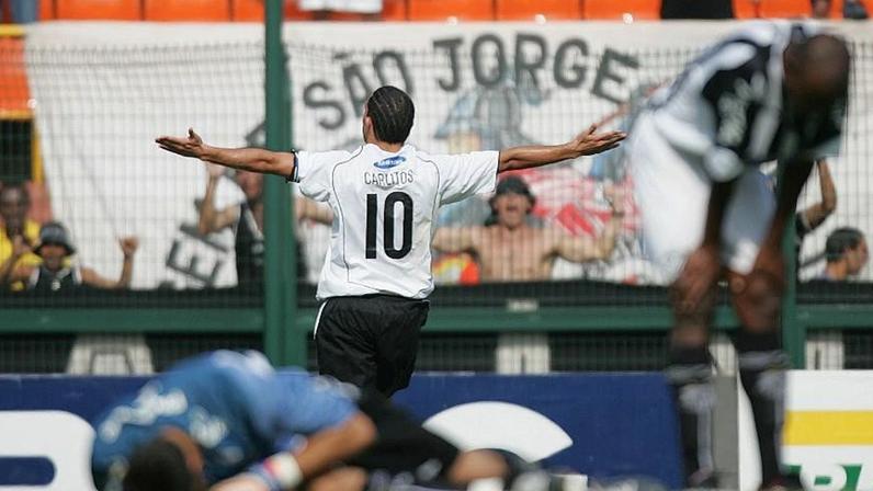 Carlitos Tevez comemora gol do Corinthians na goleada por 7 a 1 sobre o Santos