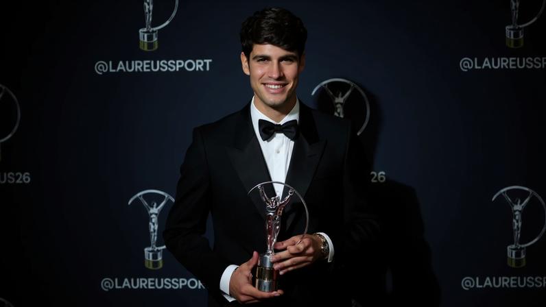 Carlos Alcaraz recebeu o Prêmio Laureus de Melhor Atleta Homem do Ano
