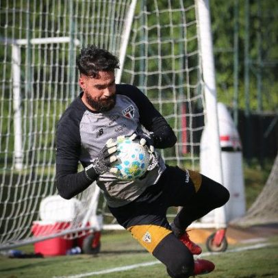 Goleiro Carlos Coronel estreia pelo São Paulo contra o Millonarios