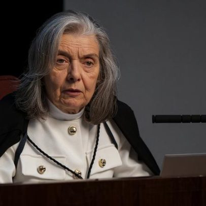 Cármen Lúcia na UnB diz que democracia não pode ser amordaçada