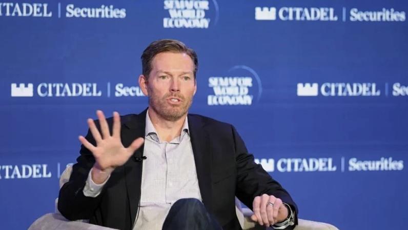 Jason Droege, CEO da Scale AI, na conferência Semafor World Economy