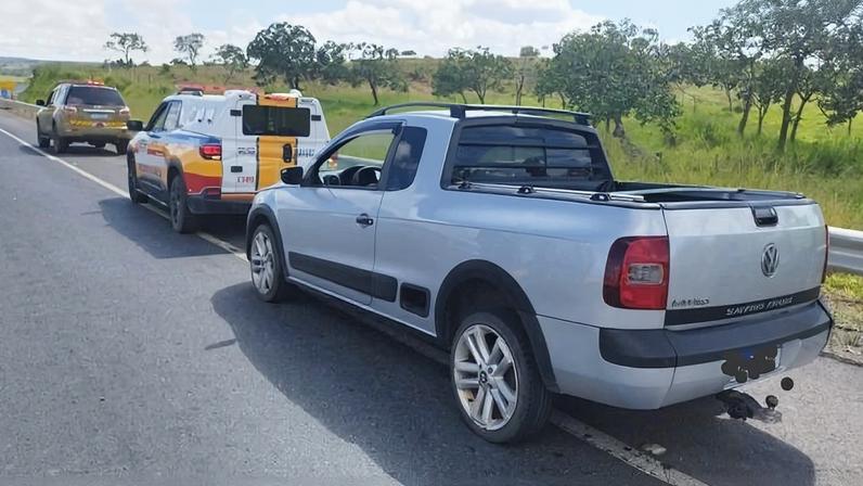 Carro clonado é interceptado na MGC-135 e homem acaba preso durante operação em Bocaiuva
