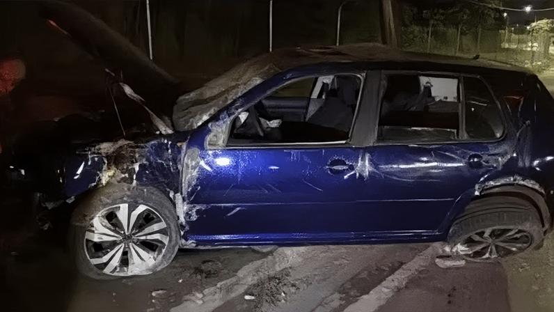 Carro é encontrado destruído, com sangue e sem ocupantes após batida em Montes Claros