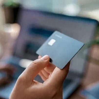 Ela usa o limite do cartão em iate; fatura US$ 30 mil com aluguel náutico