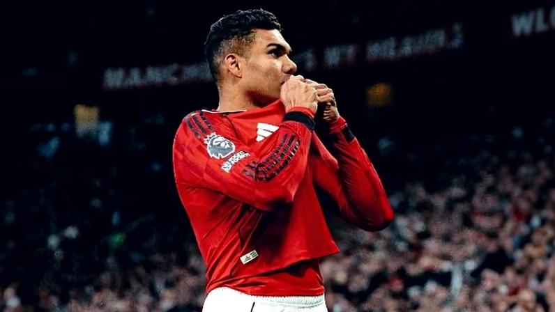Casemiro, do Manchester United, celebra gol marcado contra o Brentford, na Premier League