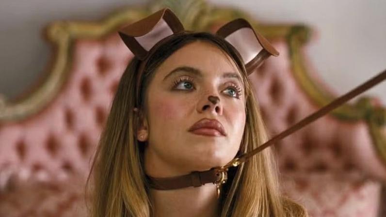 A personagem Cassie aparece na terceira temporada de Euphoria como criadora de conteúdo adulto e performou cenas de pet play e age play, o que causou discussões divididas entre o público