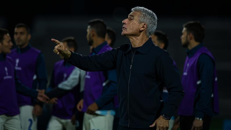 Luís Castro no empate com o Palestino — Foto: Lucas Uebel/Grêmio
