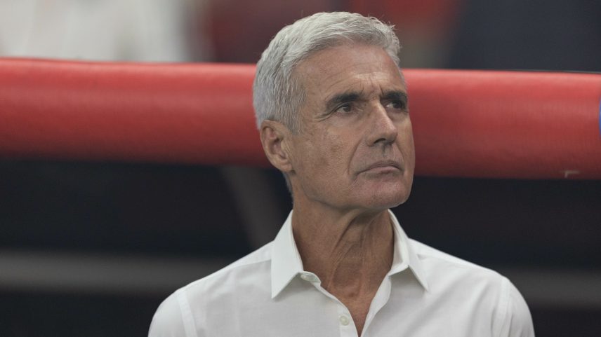 Técnico Luís Castro em Internacional x Grêmio - Gre-Nal 452 — Foto: Liamara Polli/AGIF