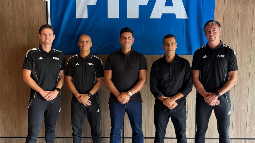 Raphael Claus em ação na partida entre Sport e Vasco — Foto: Rafael Vieira/AGIF