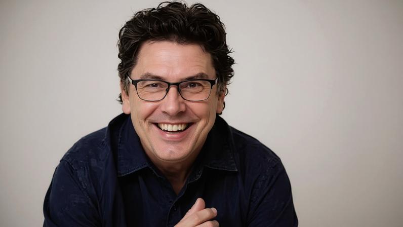 Veterano apresentador de rádio australiano James Valentine morre aos 64