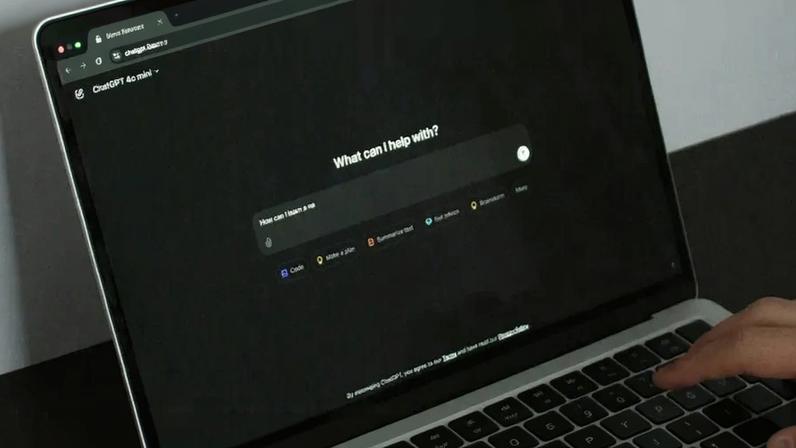 OpenAI lança GPT-5.5 e modelo supera Claude Opus 4.7 nos benchmarks
