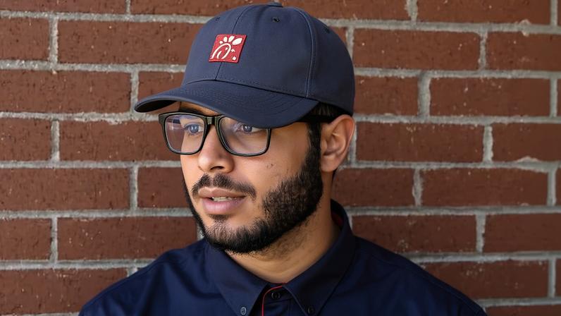 Funcionário do Chick-fil-A devolve $10 mil e recusa recompensa inicialmente