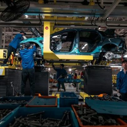 Deputados pedem a Trump proibir montadoras chinesas de fabricar carros nos EUA