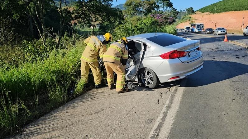 Família seguia para Guarapari quando se envolveu em acidente na BR-262