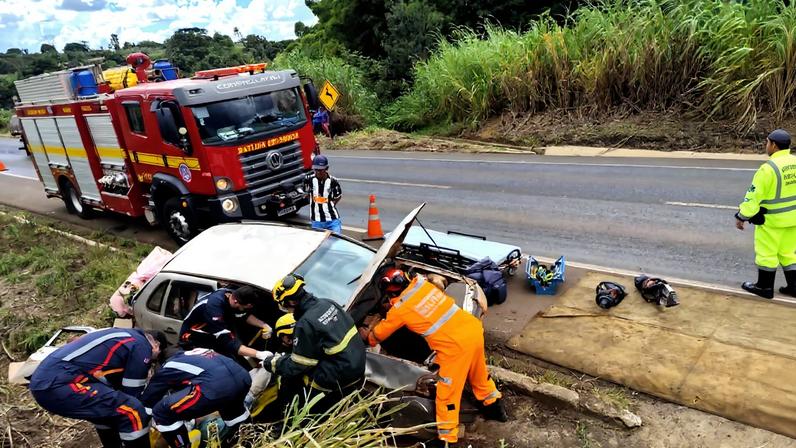 Vítimas foram atendidas no local e encaminhadas ao pronto-socorro municipal