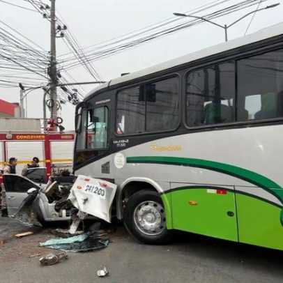 Motorista fica preso às ferragens após colisão com ônibus em MG