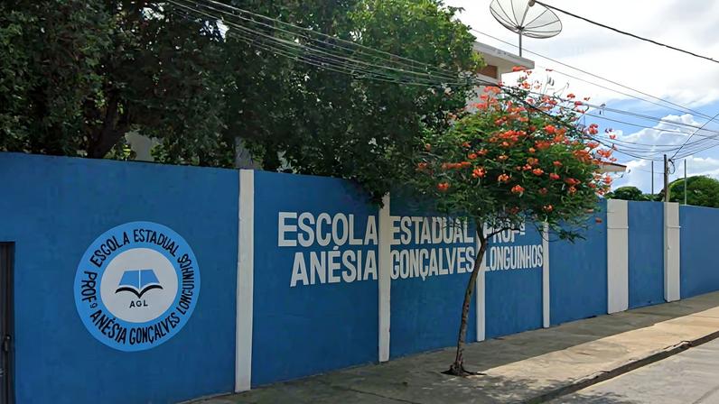 Adolescente estuda na escola Escola Estadual Anésia Longuinhos, em Pirapora