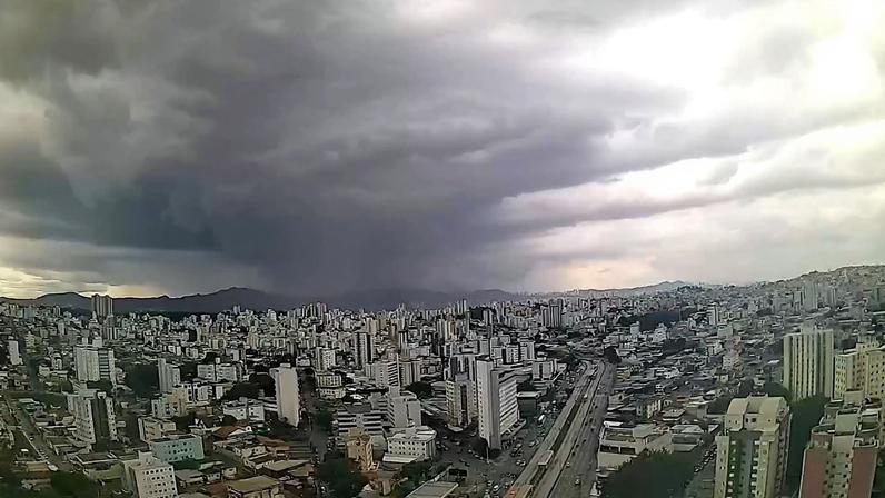 Belo Horizonte está em alerta para pancadas de chuva nesta sexta-feira (3/4)