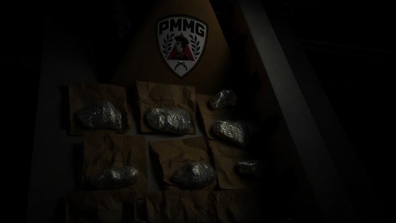 Suspeito foi detido com 18 barras de maconha após tentar atropelar PMs na rua Jacuí, no bairro da Graça, em BH