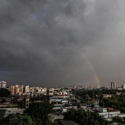 Belo Horizonte tem paralisação causada por granizo durante chuva intensa