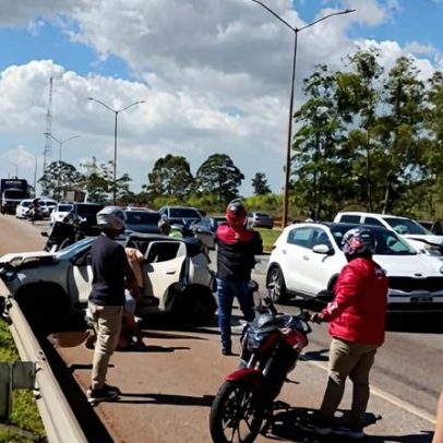 Engavetamento de seis veículos bloqueia a BR-040 e causa congestionamento em Nova Lima