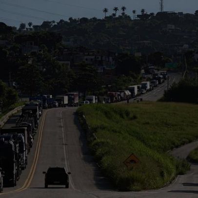 BR-381 opera pare e siga após acidente com equipe da Band Minas