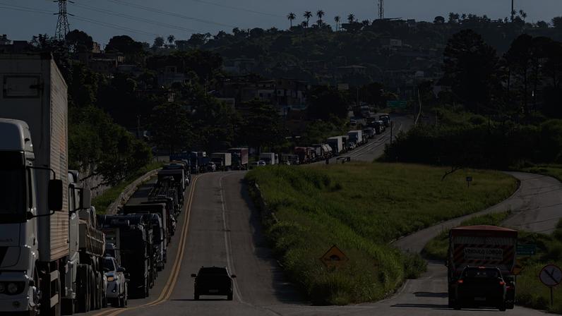 Apesar da liberação, o trânsito segue congestionado.