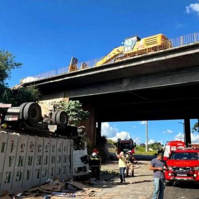Jovem salta de viaduto no Anel Rodoviário para evitar atropelamento por caminhão