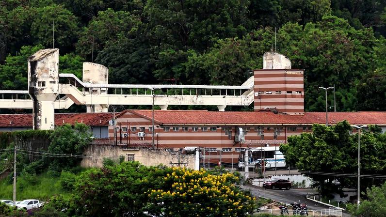 Centros criados para serem ‘porta de entrada’ estão em situação insalubre