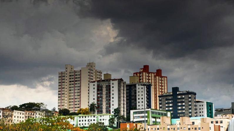 Capital mineira está em alerta para chuvas
