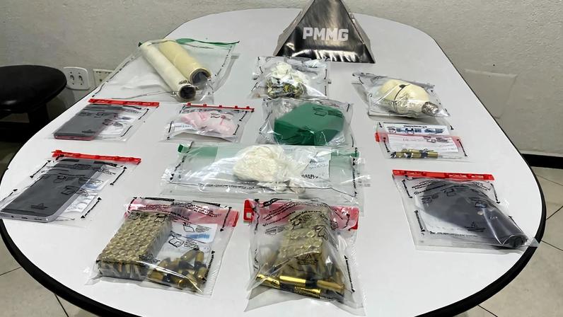 Criança de 2 anos é encontrada sozinha em casa com drogas e munições em MG