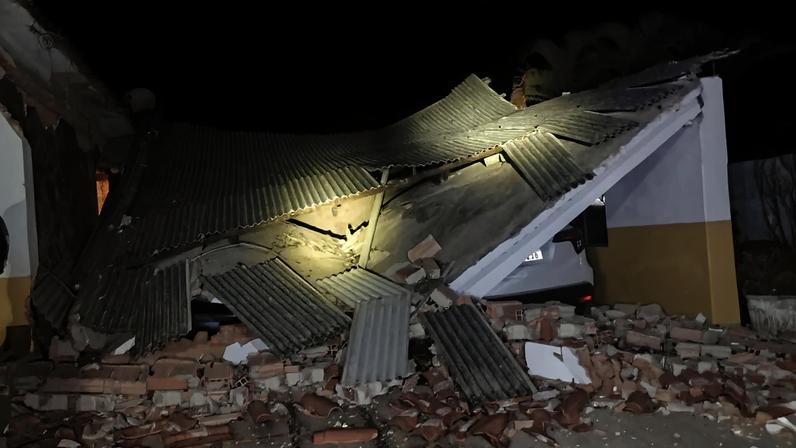 A Defesa Civil foi acionada e deve realizar uma vistoria no imóvel