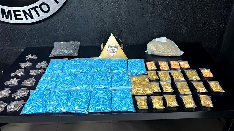 Militares apreenderam 4.836 pinos de cocaína e 106 buchas de maconha