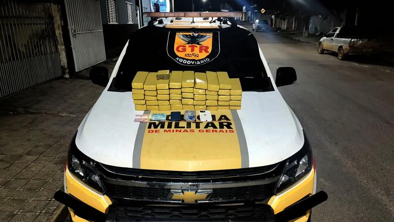 Cinco jovens presos levando maconha de Uberlândia para Paracatu