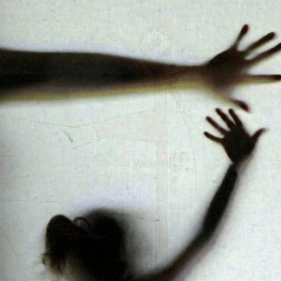 Casal denunciado à Justiça por tapar boca de bebê com fita em MG