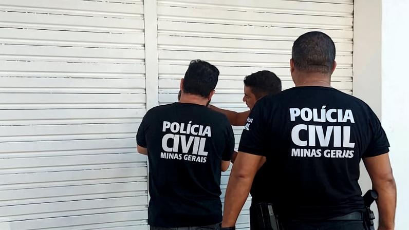 Ao todo, foram cumpridos 12 mandados de busca e apreensão